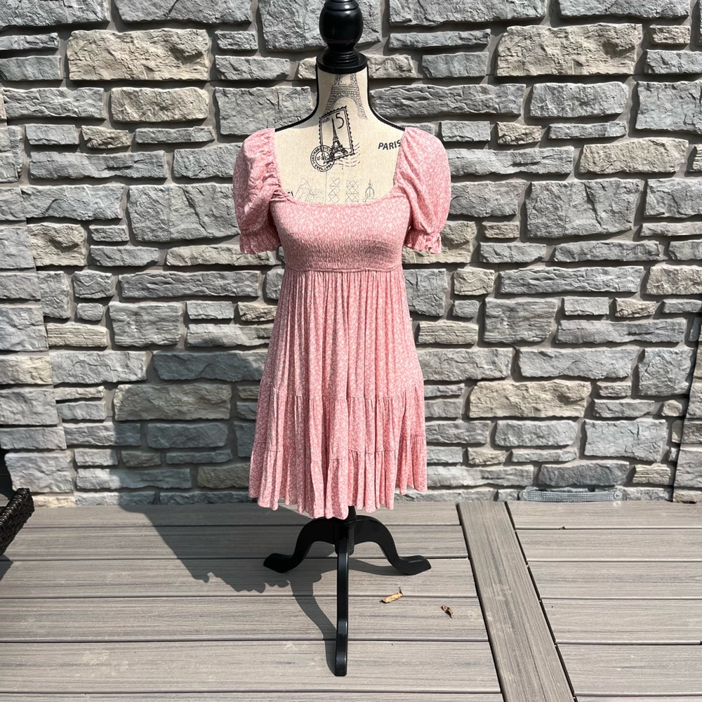 Altered State XS, Addey babydoll floral crepe mini dress. Closure - Slip on